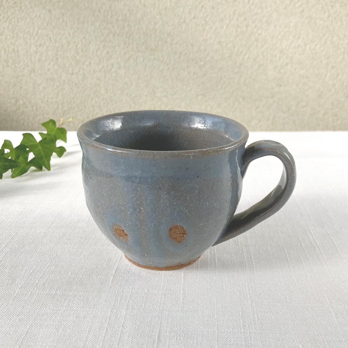 スモーキーブルーのマグカップ