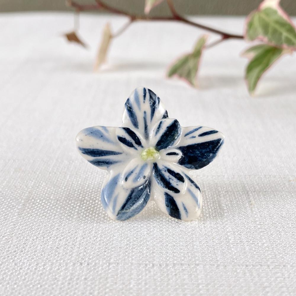 陶器のピンバッチ【イズミチオリ】