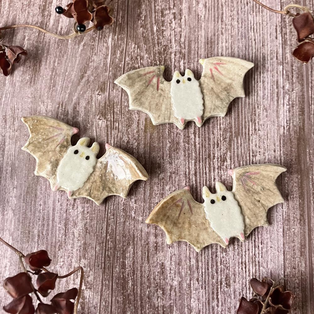 陶器の箸置【シロヘラコウモリ】ハロウィン