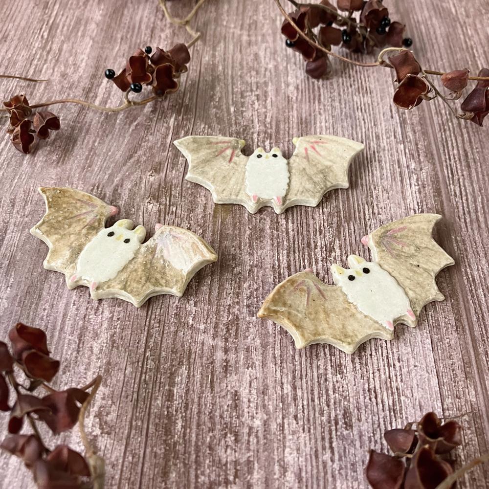 陶器の箸置き｜シロヘラコウモリ［ハロウィン］ | 2枚目