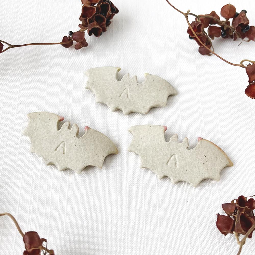 陶器の箸置き｜シロヘラコウモリ［ハロウィン］ | 10枚目