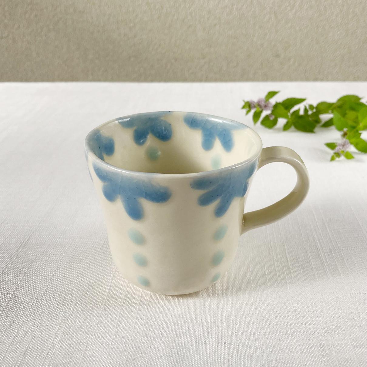 陶器のマグカップ【花】C